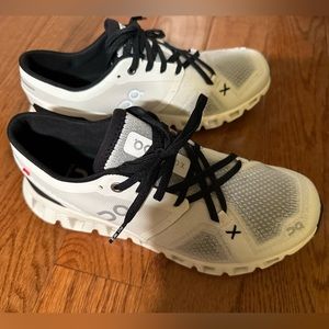 Cloud X 3 Sneaker in White & Black